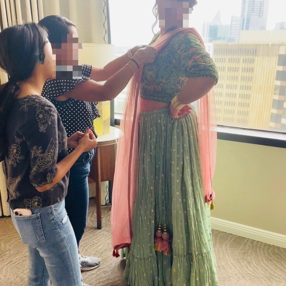 Gorgeous traditional Indian wedding lehenga dress - Picture 3 of 6